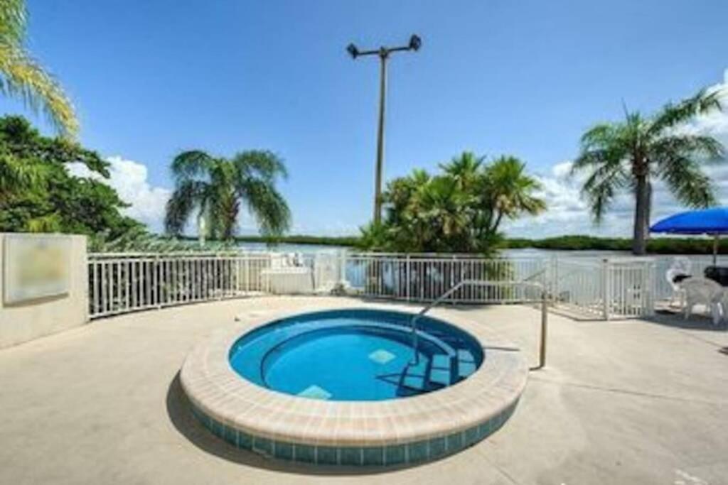Sea Breeze, Studio 510, Beach Steps Away!+Pool+Wifi Ruskin Exterior foto